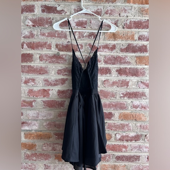 Backless skater dress with beautiful lace detail. Formal size small - Picture 4 of 6